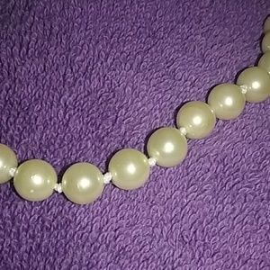 AVON CLASSIC PEARLESQUE NECKLACE ~ NIB